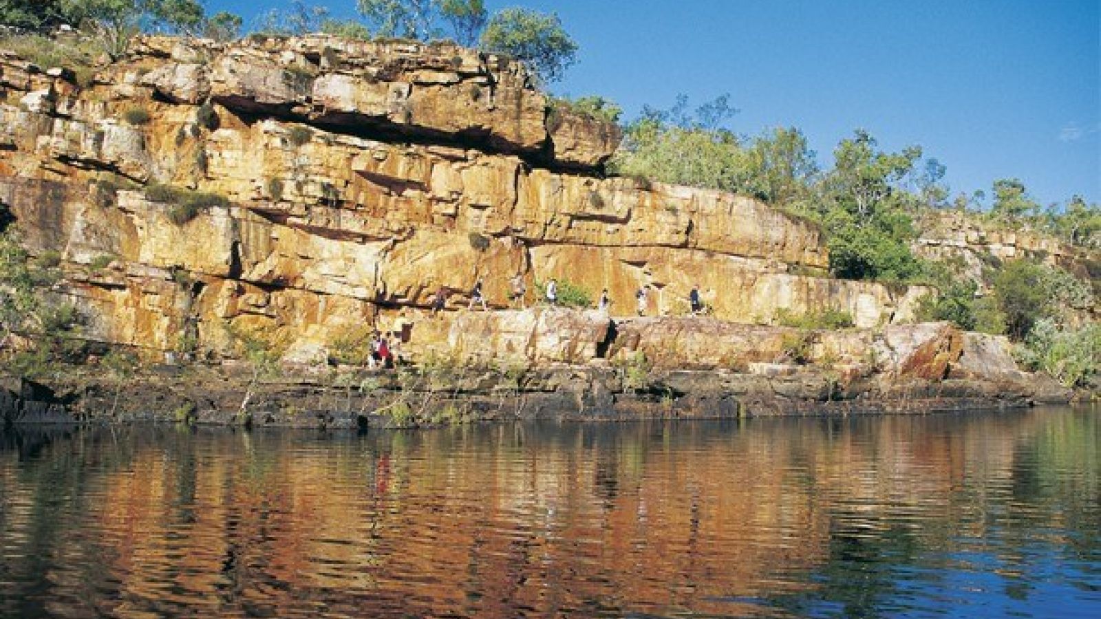 104209 4 Hikers at Manning Gorge