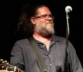 Live Music with Rob Pascoe