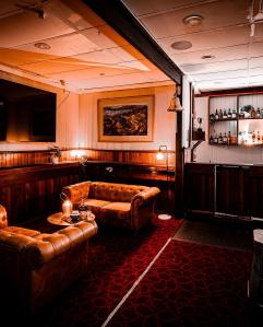 Jack Davies and the Gray Brothers in the Lounge Bar