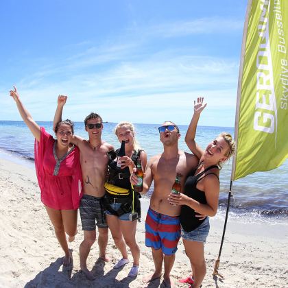 Skydivebroome std 43955743 d47b 4a45 b315 258b196b2dd8